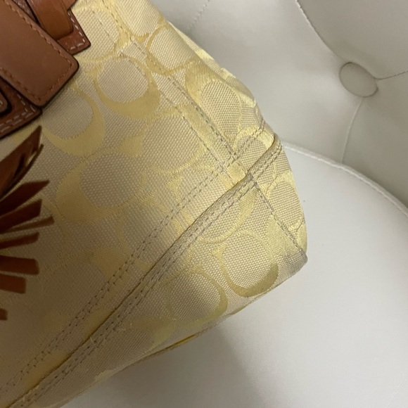 Yellow Coach Hampton - Picture 5 of 7